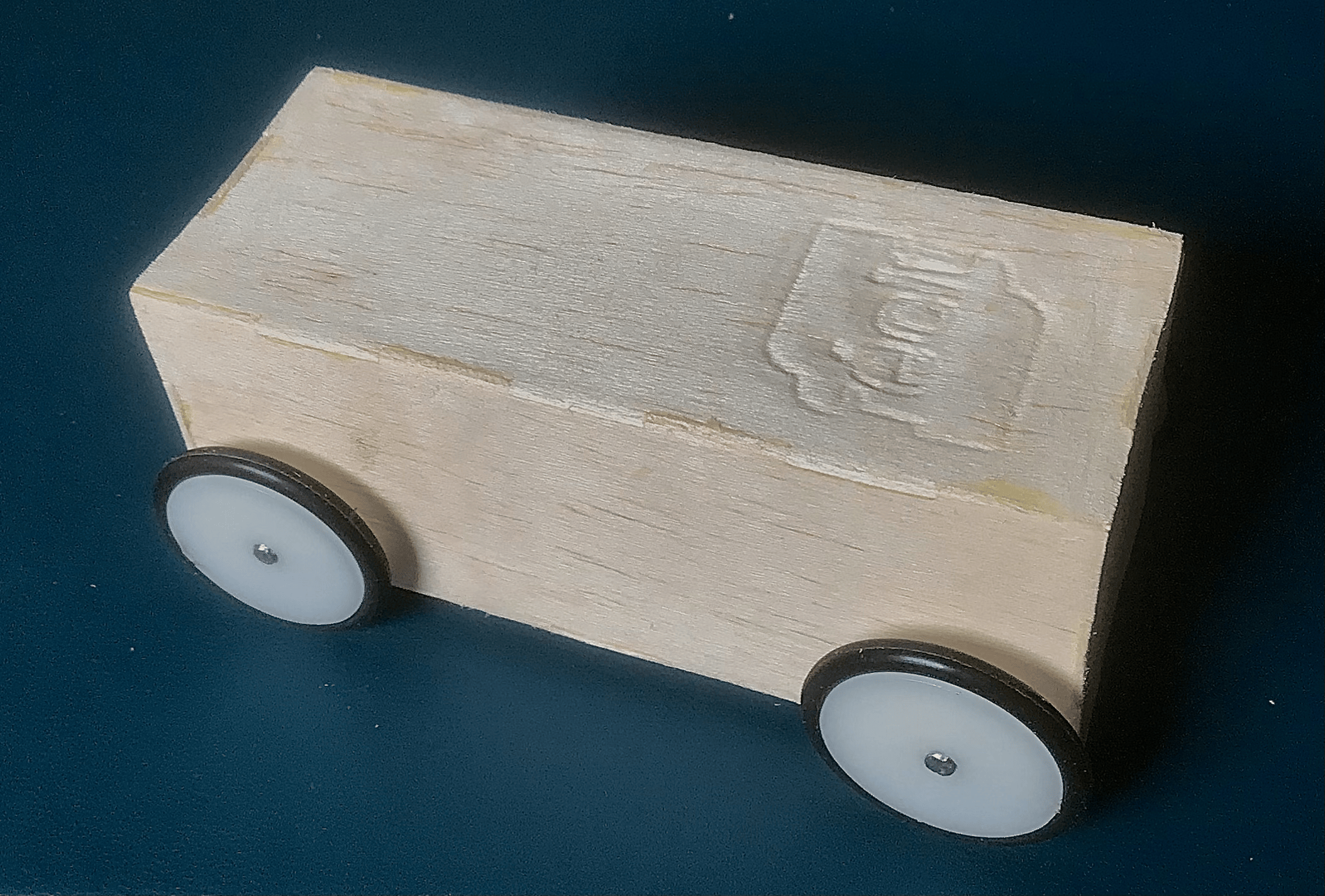 bolide en bois